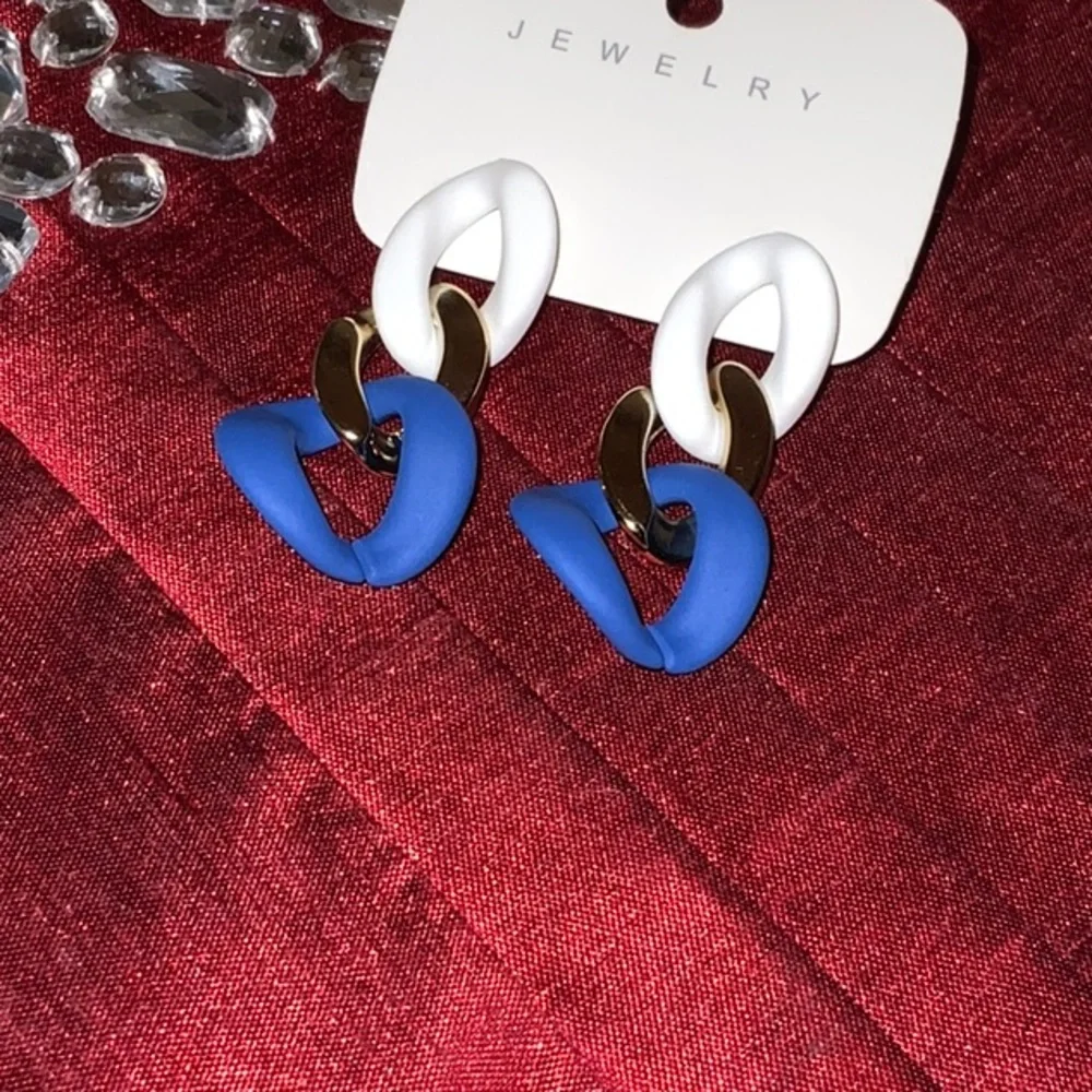 Color block Earrings - Picture 3 of 3